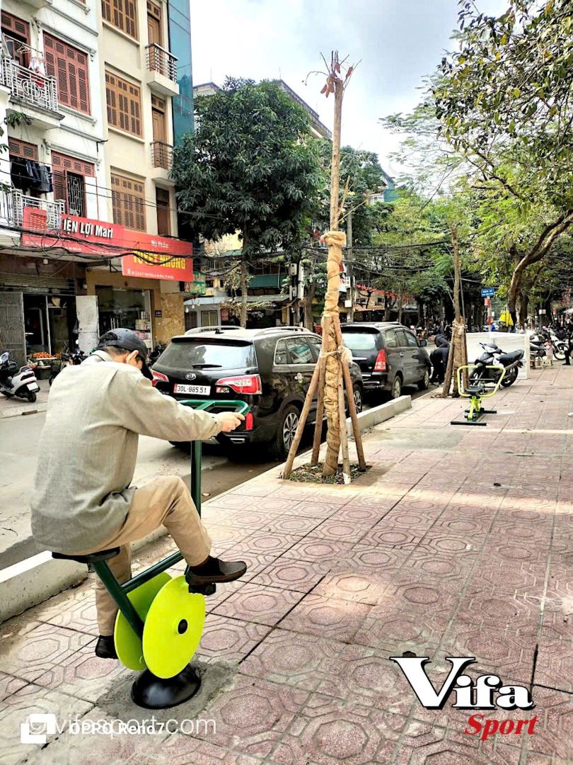 Hà Nội đầu tư mạnh cho không gian công cộng: Ưu tiên dụng cụ tập thể dục ngoài trời vì chất lượng sống của người dân