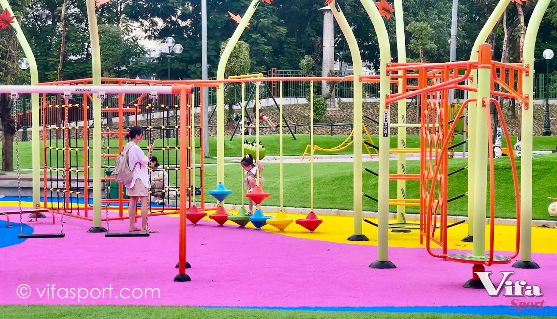 ĐẦU TƯ SÂN CHƠI NGOÀI TRỜI CHO TRẺ EM – GIÁ TRỊ DÀI LÂU CHO GIA ĐÌNH VÀ XÃ HỘI