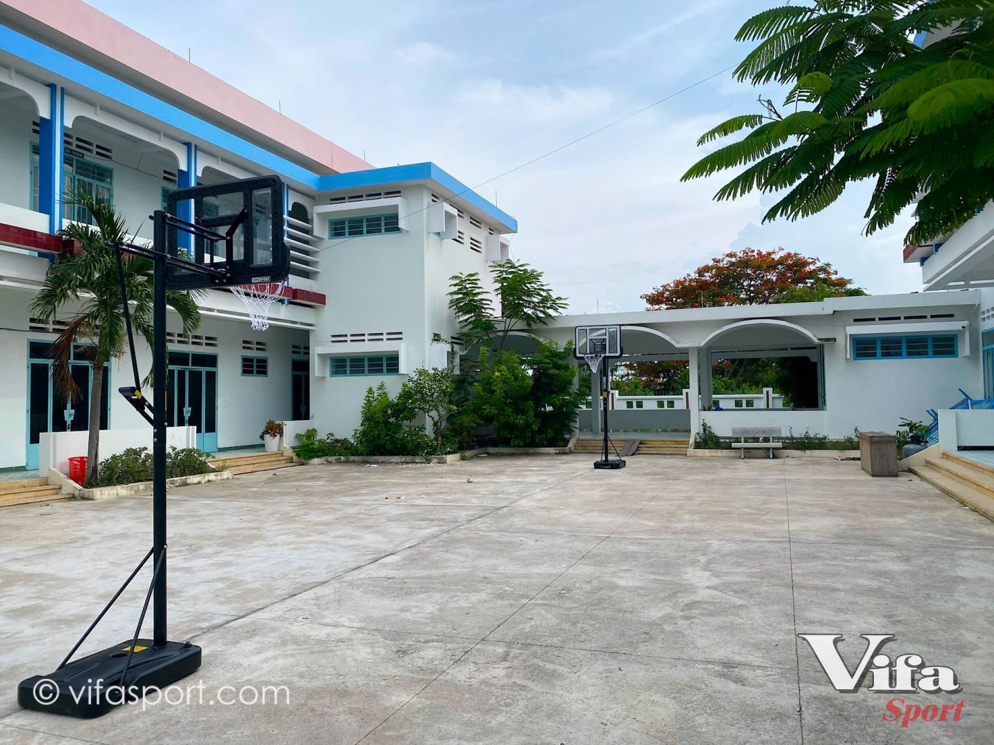 TRỤ BÓNG RỔ ĐỐI TRỌNG THÙNG NHỰA VIFASPORT- 1 SẢN PHẨM 3 GIÁ TRỊ