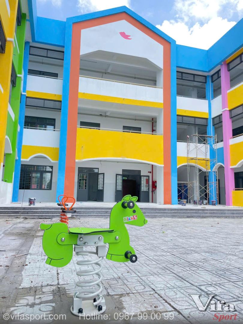 SÂN CHƠI NGOÀI TRỜI ĐẦU TƯ ĐÚNG LÀ THÊM MÔT KHÔNG GIAN CHO TRẺ LỚN KHÔN