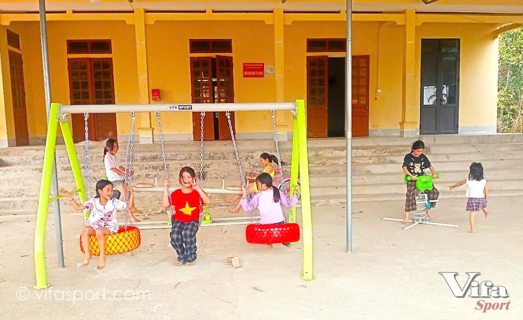 MỘT CỤM VUI CHƠI NGOÀI TRỜI CHO TRẺ EM KHÔNG CHIẾM NHIỀU DIỆN TÍCH?